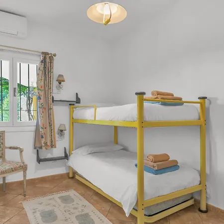 Villa Arin - Beachside Family Estepona