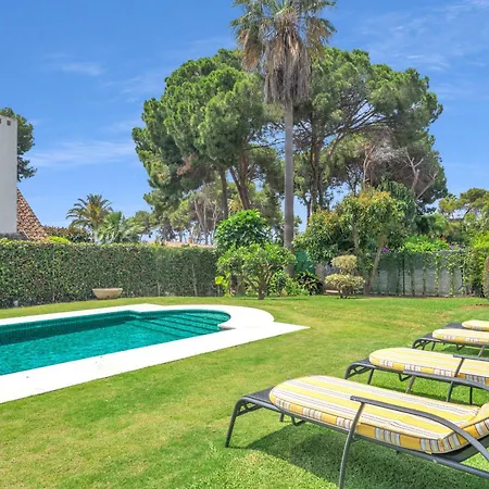 Arin - Beachside Family Willa Estepona